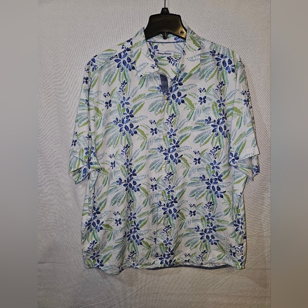 Hawaiian Tommy Bahama Blue and Green Men's Shirt
